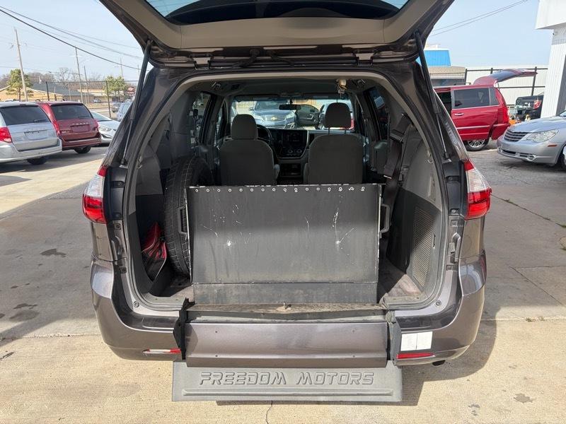 Toyota Sienna 5dr 7-Pass Van CE FWD (Natl) 2015