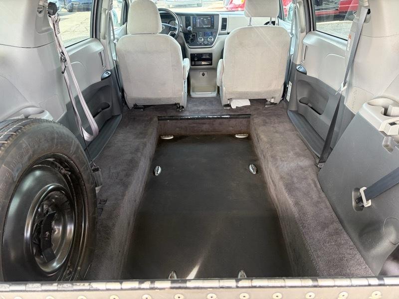 Toyota Sienna 5dr 7-Pass Van CE FWD (Natl) 2015