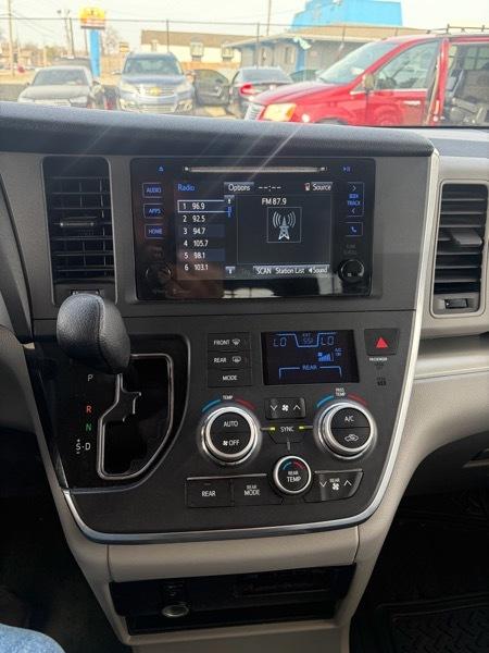 Toyota Sienna 5dr 7-Pass Van CE FWD (Natl) 2015