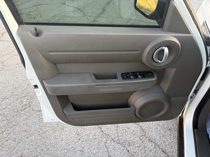 Dodge Nitro 2WD 4dr SXT 2007