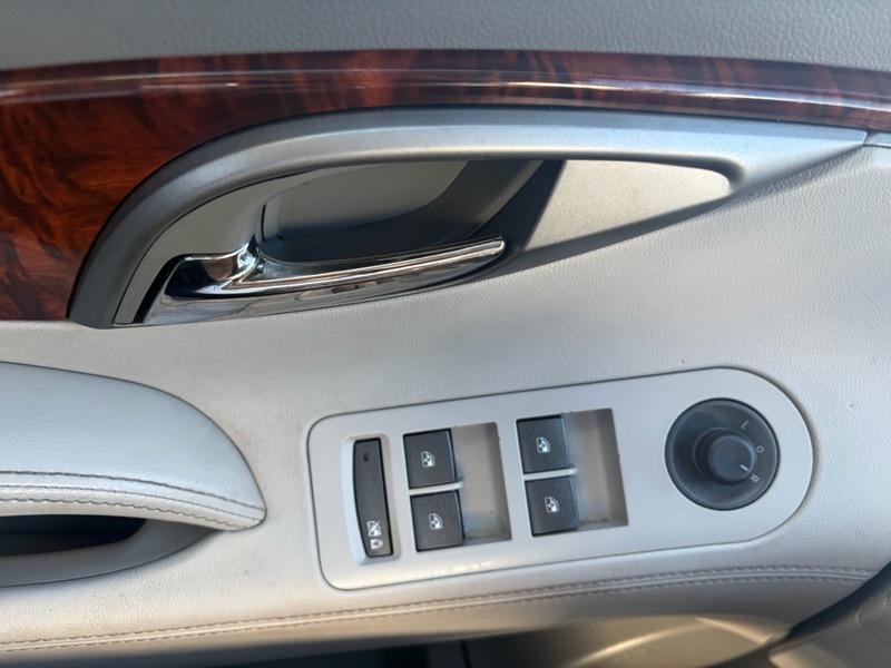 Buick LaCrosse 4dr Sdn Leather AWD 2013