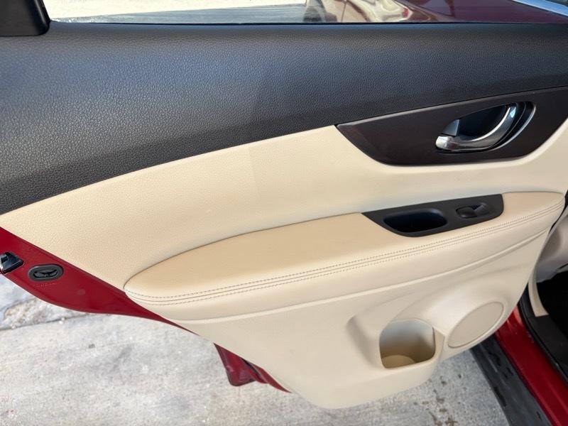 Nissan ROGUE S/SV  2016