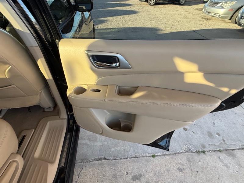 Nissan Pathfinder SL 4D SUV FWD 2014