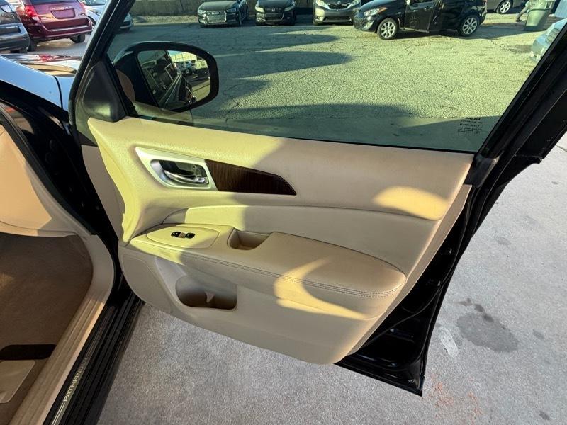 Nissan Pathfinder SL 4D SUV FWD 2014