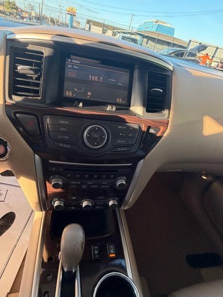 Nissan Pathfinder SL 4D SUV FWD 2014