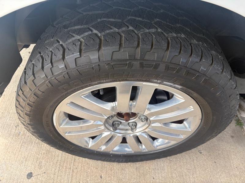 Lincoln Navigator 4D SUV 4WD 2014