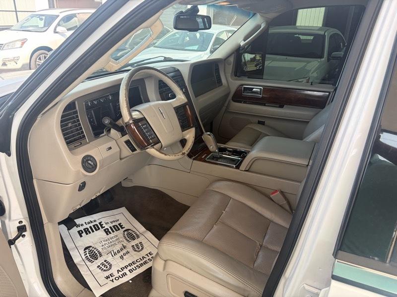 Lincoln Navigator 4D SUV 4WD 2014