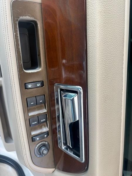 Lincoln Navigator 4D SUV 4WD 2014