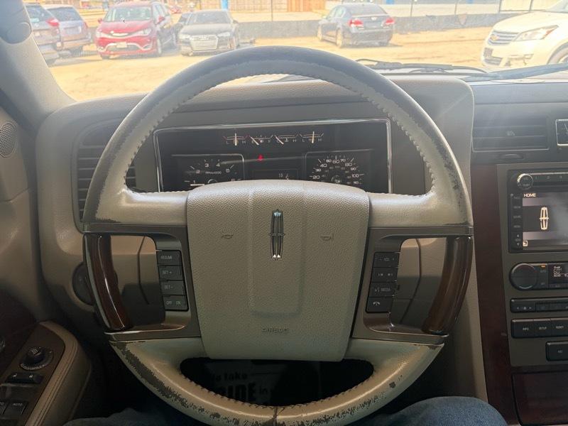 Lincoln Navigator 4D SUV 4WD 2014