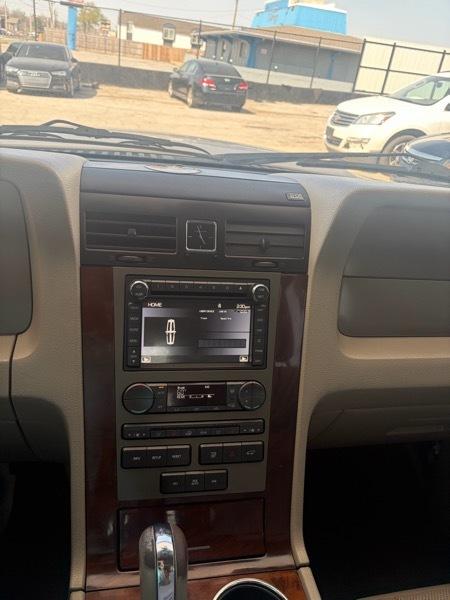 Lincoln Navigator 4D SUV 4WD 2014