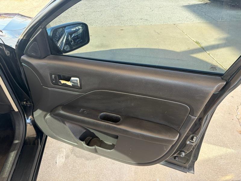 Ford Fusion 4dr Sdn I4 SEL 2010