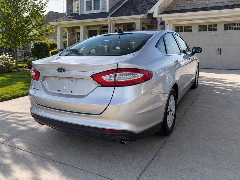 Ford Fusion S 2013