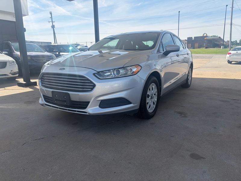 Ford Fusion S 2013