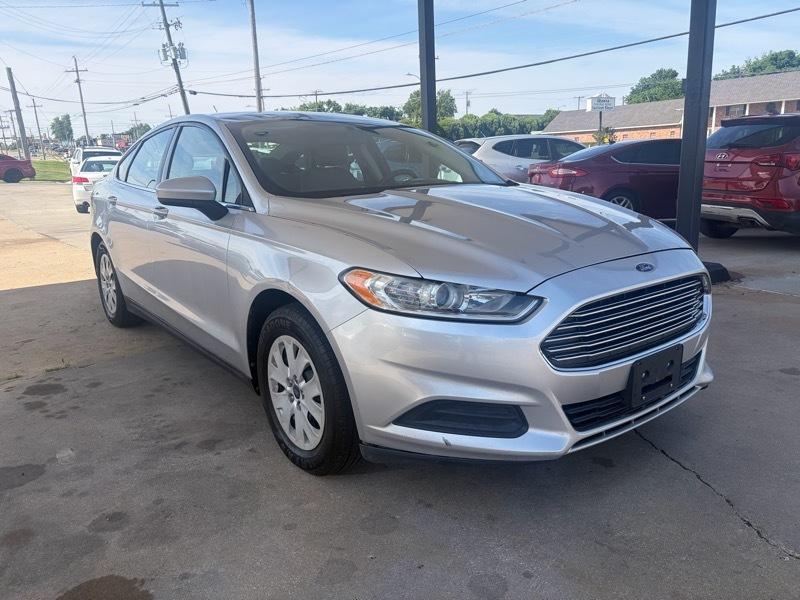 Ford Fusion S 2013