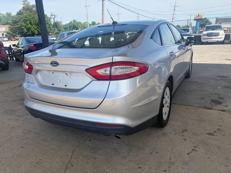 Ford Fusion S 2013