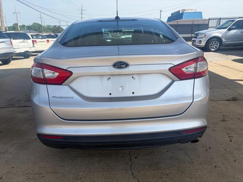 Ford Fusion S 2013