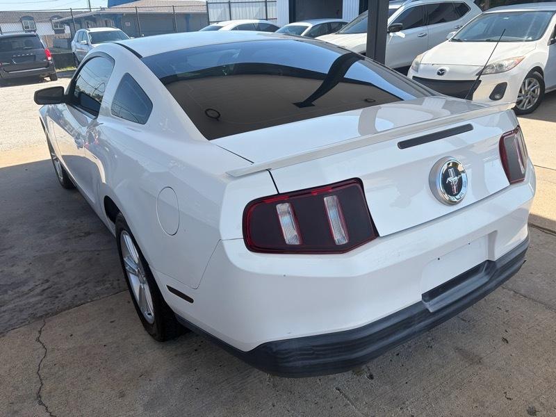 Ford Mustang Premium Coupe 2010