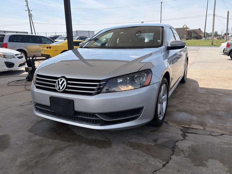 Volkswagen Passat Sedan  2013