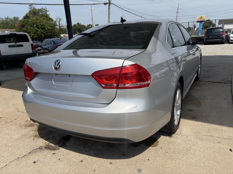 Volkswagen Passat Sedan  2013