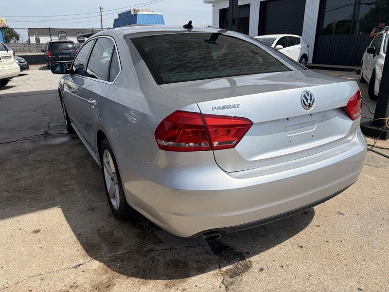 Volkswagen Passat Sedan  2013