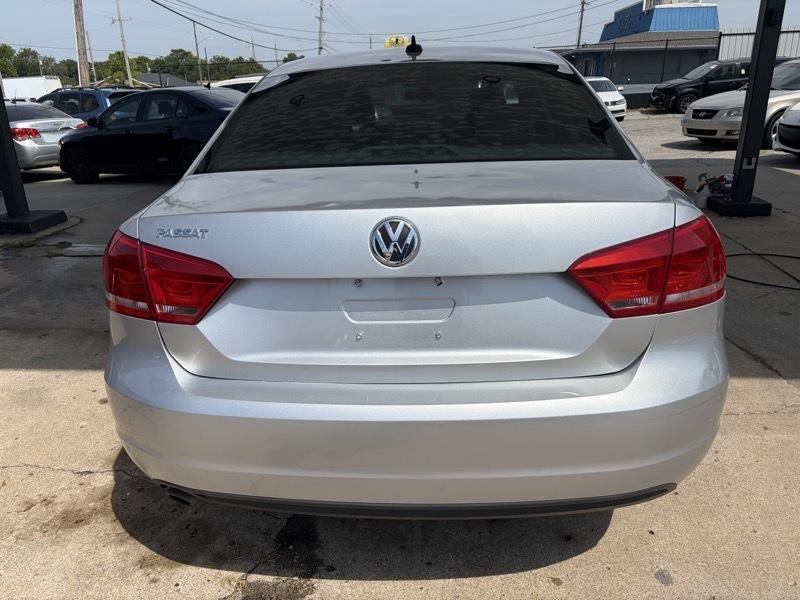 Volkswagen Passat Sedan  2013