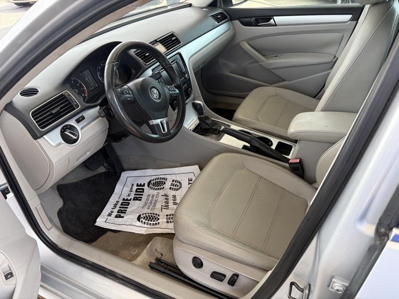 Volkswagen Passat Sedan  2013