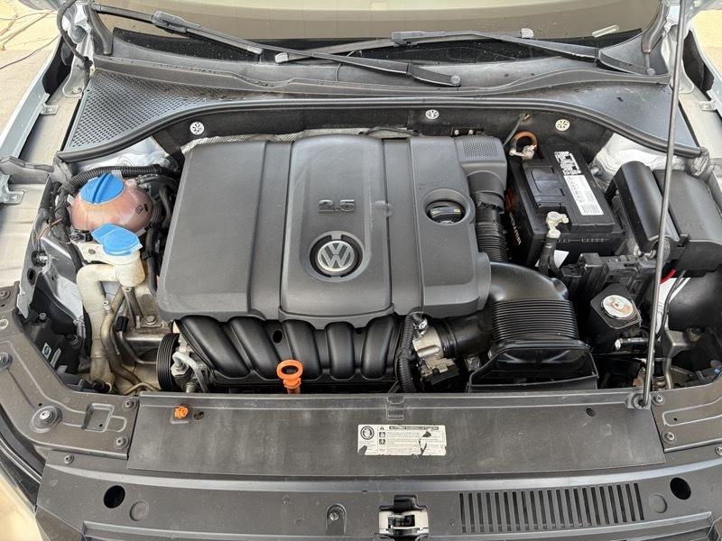 Volkswagen Passat Sedan  2013