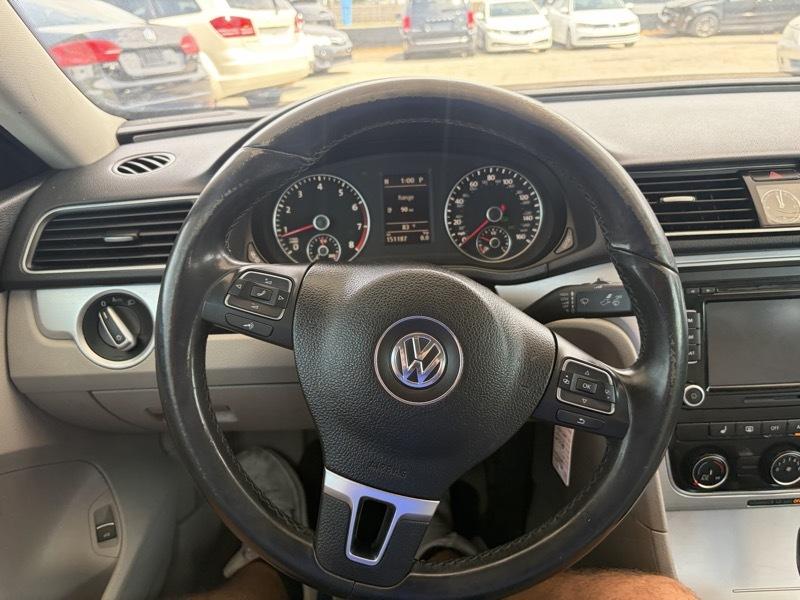 Volkswagen Passat Sedan  2013