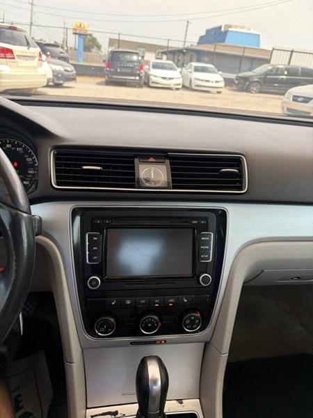 Volkswagen Passat Sedan  2013