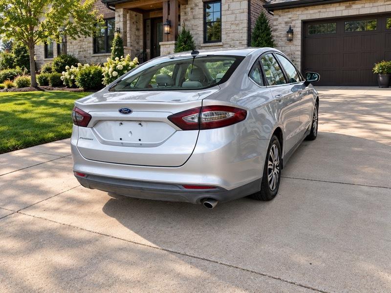 Ford Fusion S 4D Sedan 2014
