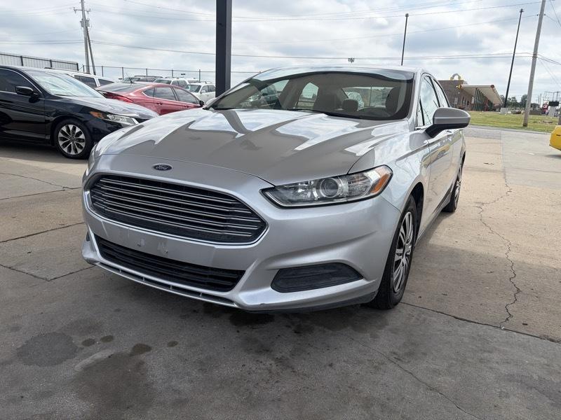 Ford Fusion S 4D Sedan 2014