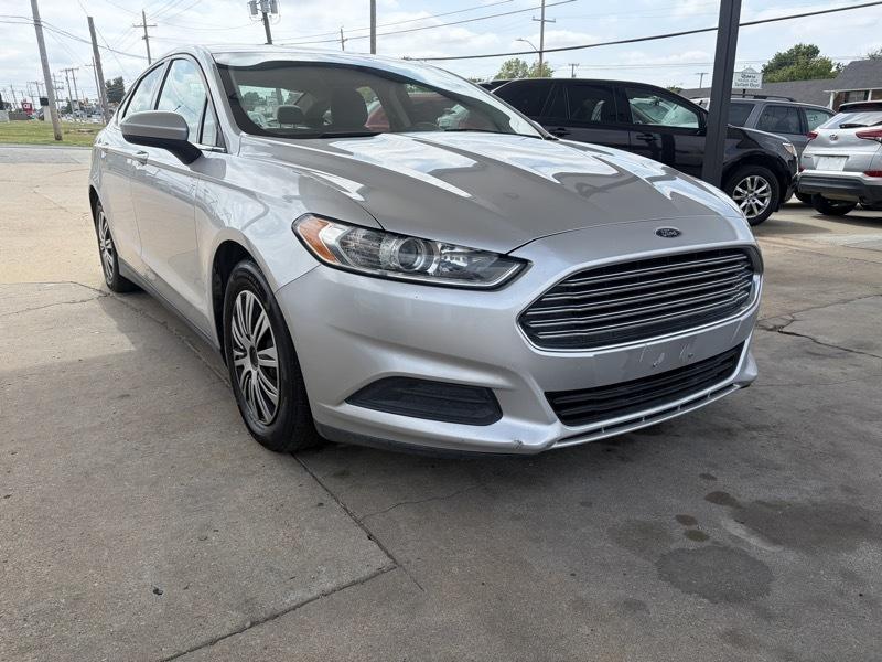 Ford Fusion S 4D Sedan 2014