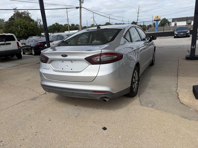 Ford Fusion S 4D Sedan 2014