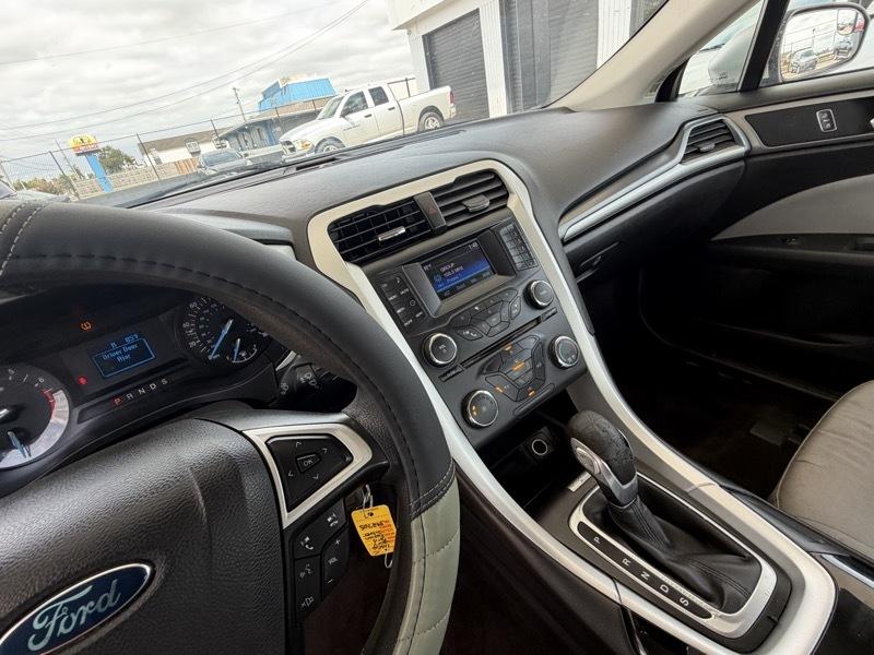 Ford Fusion S 4D Sedan 2014