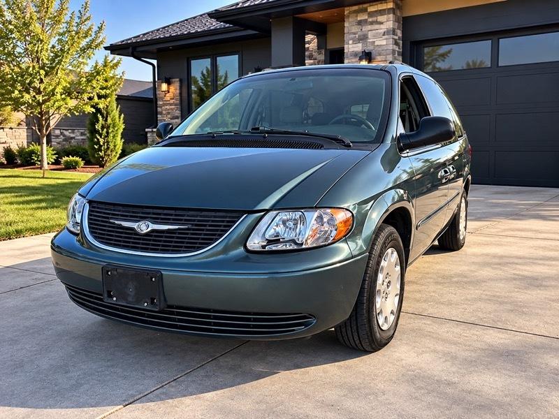 2003 Chrysler Town & Country Base