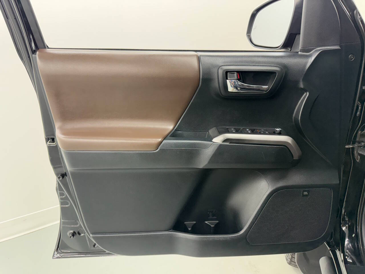 Toyota Tacoma Limited Double Cab Super Long Bed V6 5AT 4WD 2016