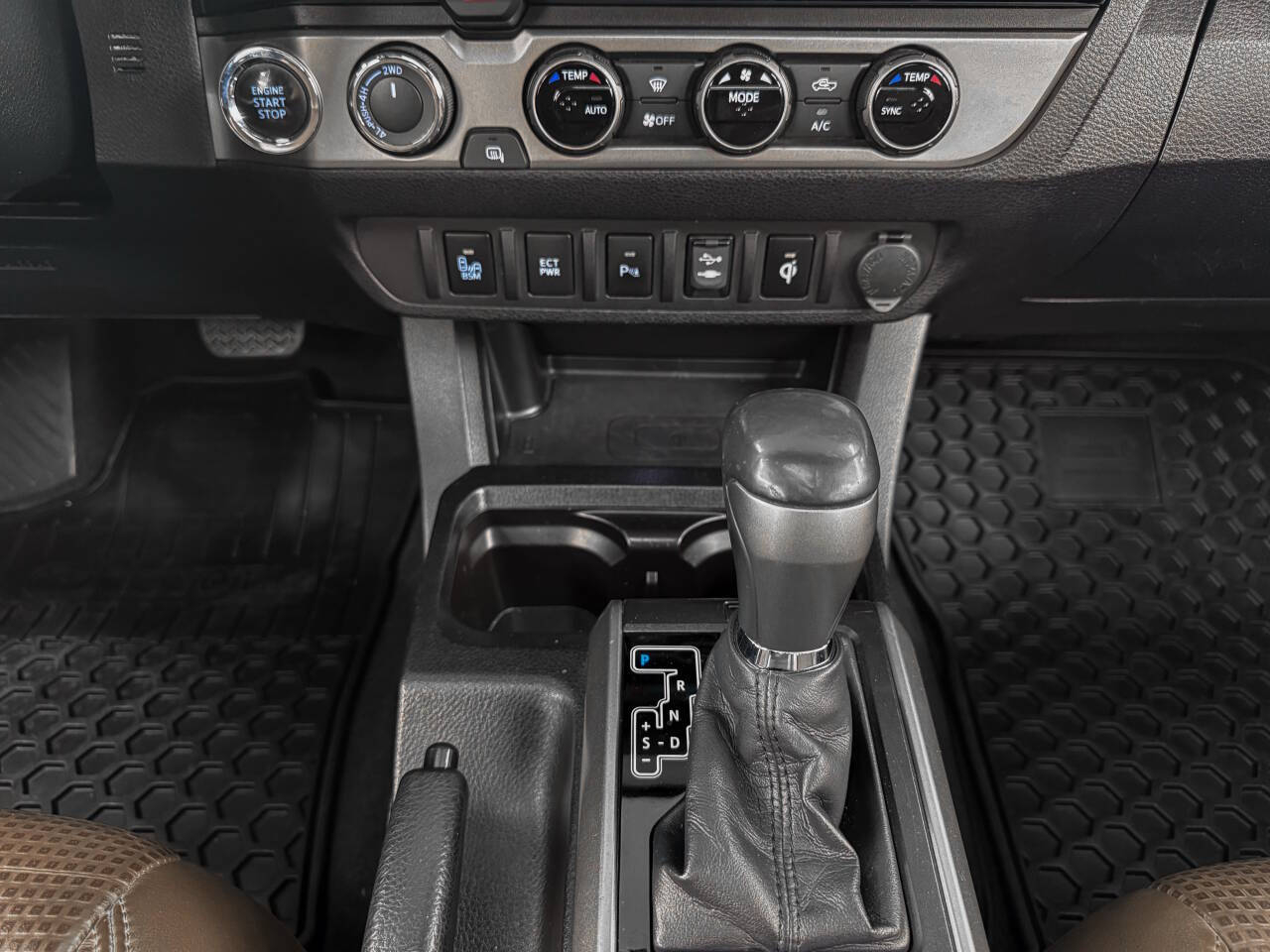 Toyota Tacoma Limited Double Cab Super Long Bed V6 5AT 4WD 2016