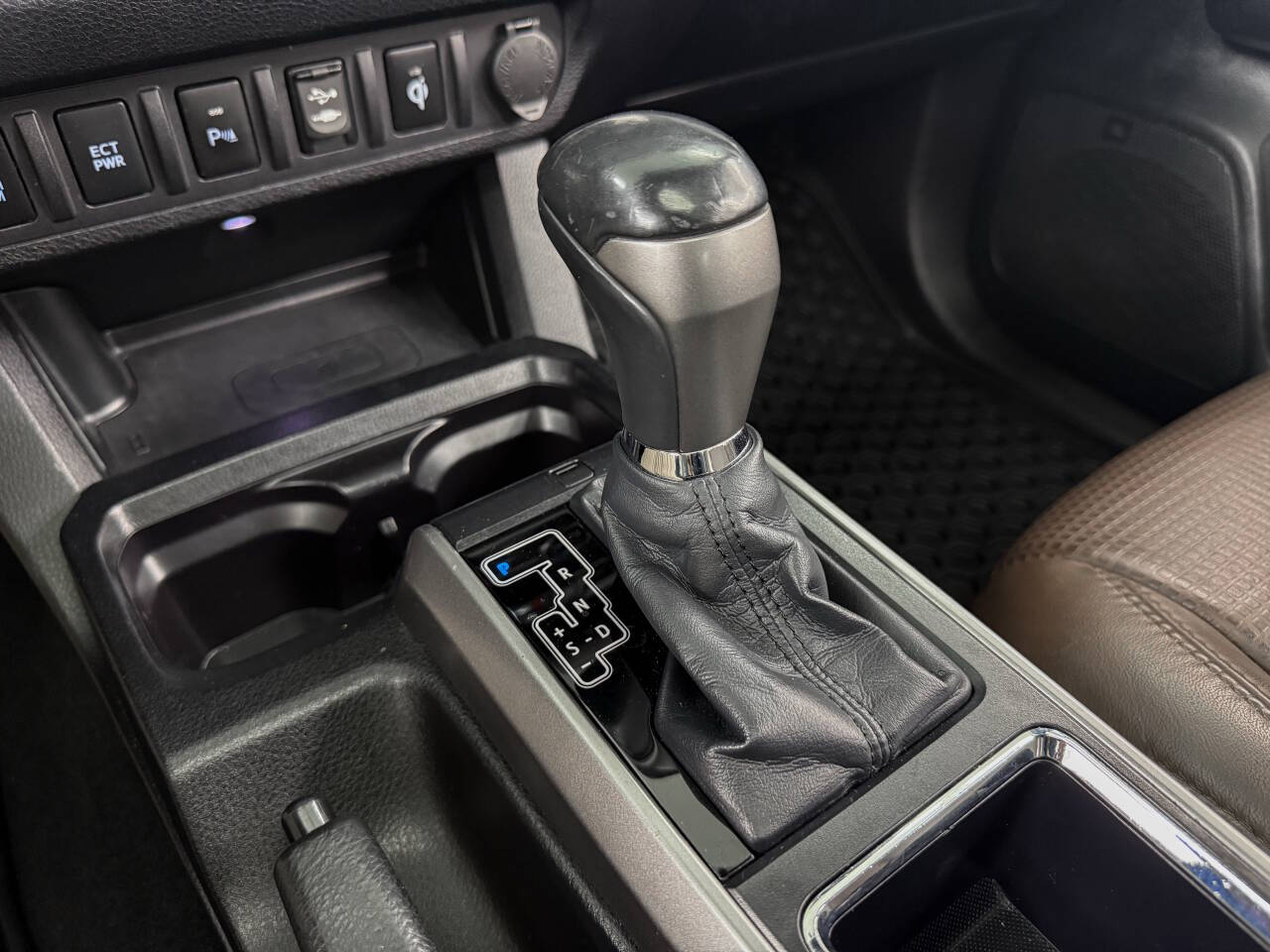 Toyota Tacoma Limited Double Cab Super Long Bed V6 5AT 4WD 2016