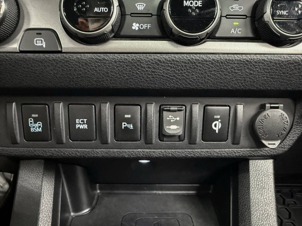 Toyota Tacoma Limited Double Cab Super Long Bed V6 5AT 4WD 2016