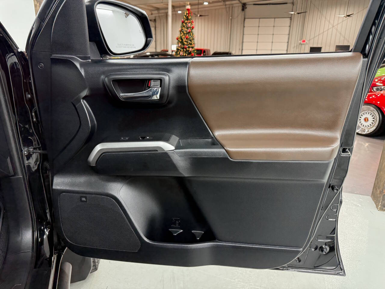 Toyota Tacoma Limited Double Cab Super Long Bed V6 5AT 4WD 2016