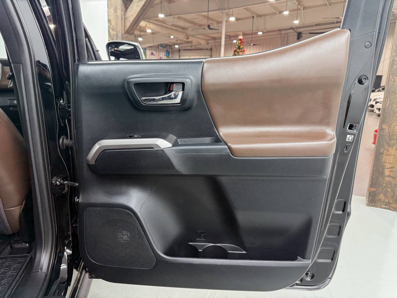 Toyota Tacoma Limited Double Cab Super Long Bed V6 5AT 4WD 2016