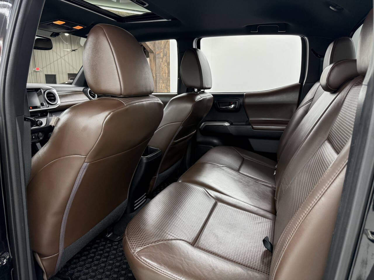 Toyota Tacoma Limited Double Cab Super Long Bed V6 5AT 4WD 2016