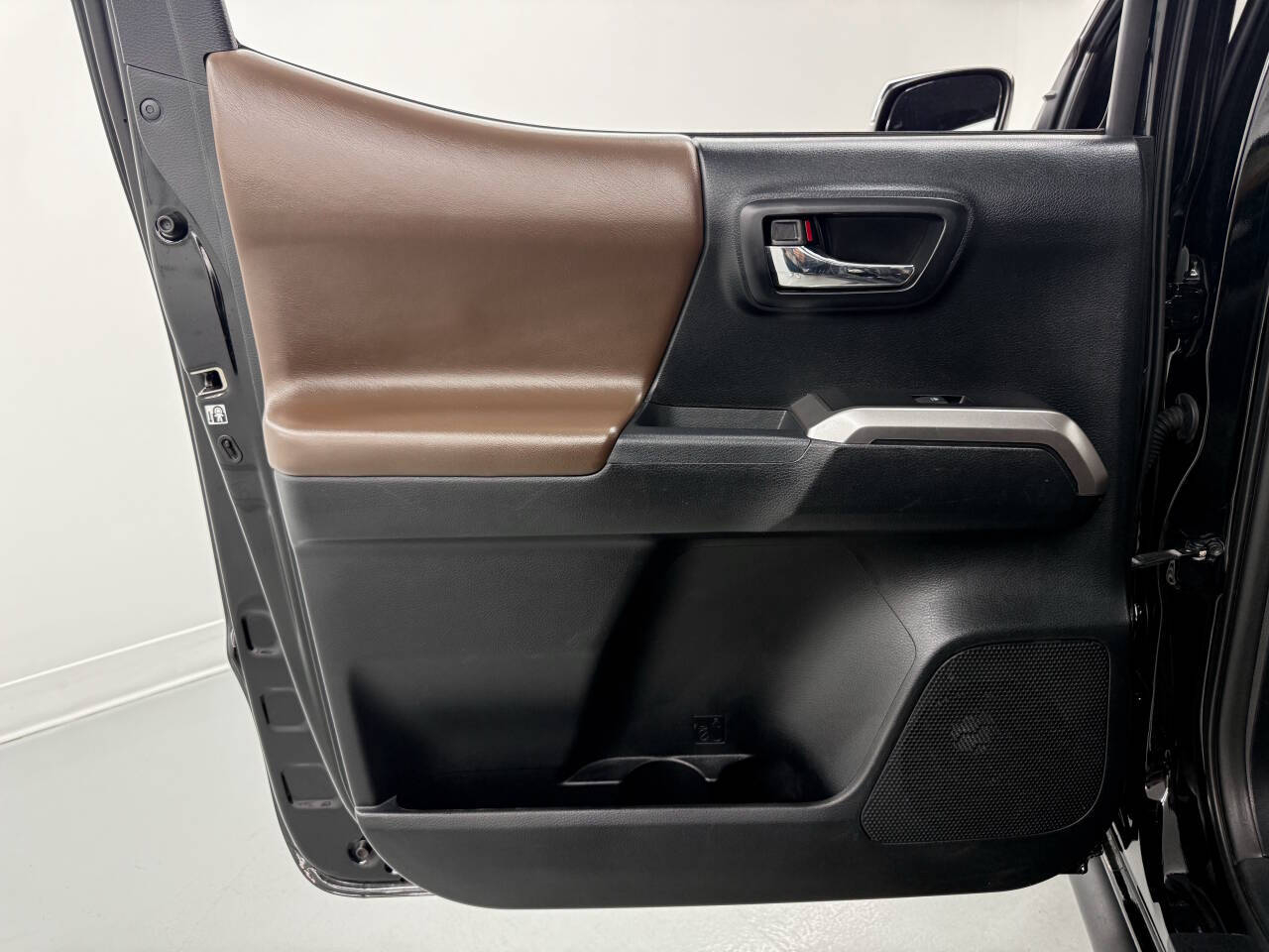 Toyota Tacoma Limited Double Cab Super Long Bed V6 5AT 4WD 2016