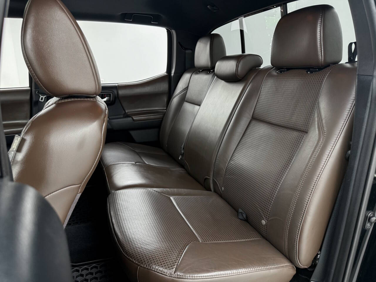 Toyota Tacoma Limited Double Cab Super Long Bed V6 5AT 4WD 2016