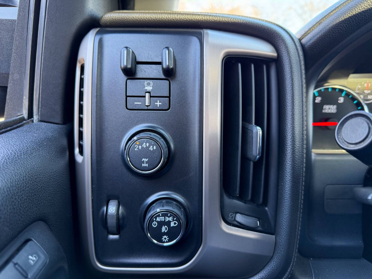 GMC Sierra 2500HD Denali Crew Cab 4WD 2018