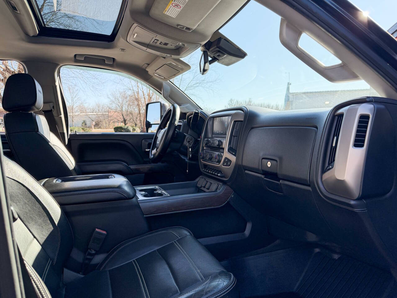 GMC Sierra 2500HD Denali Crew Cab 4WD 2018