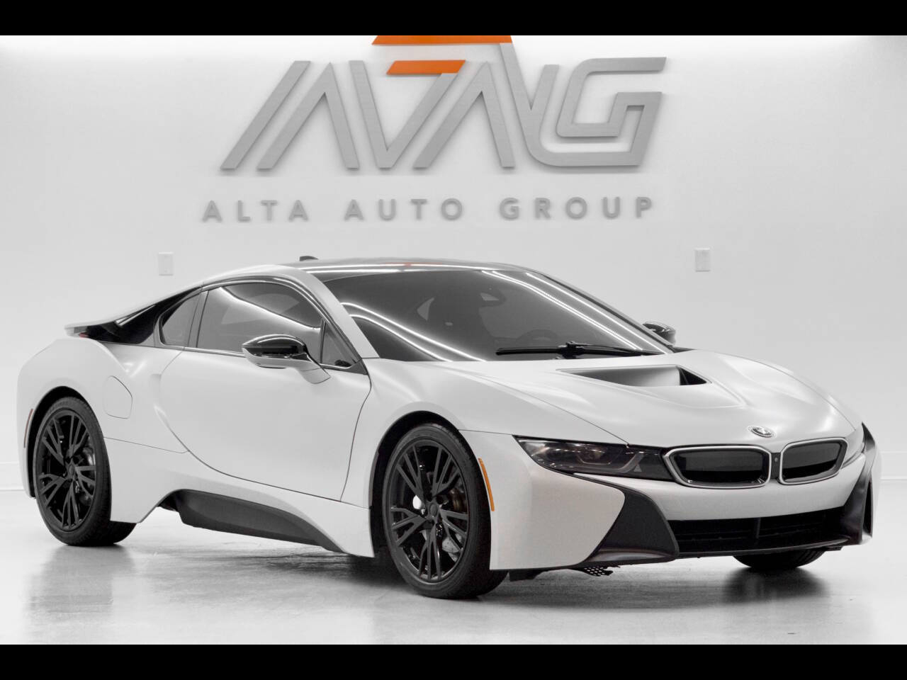 2017 BMW i8 Mega World