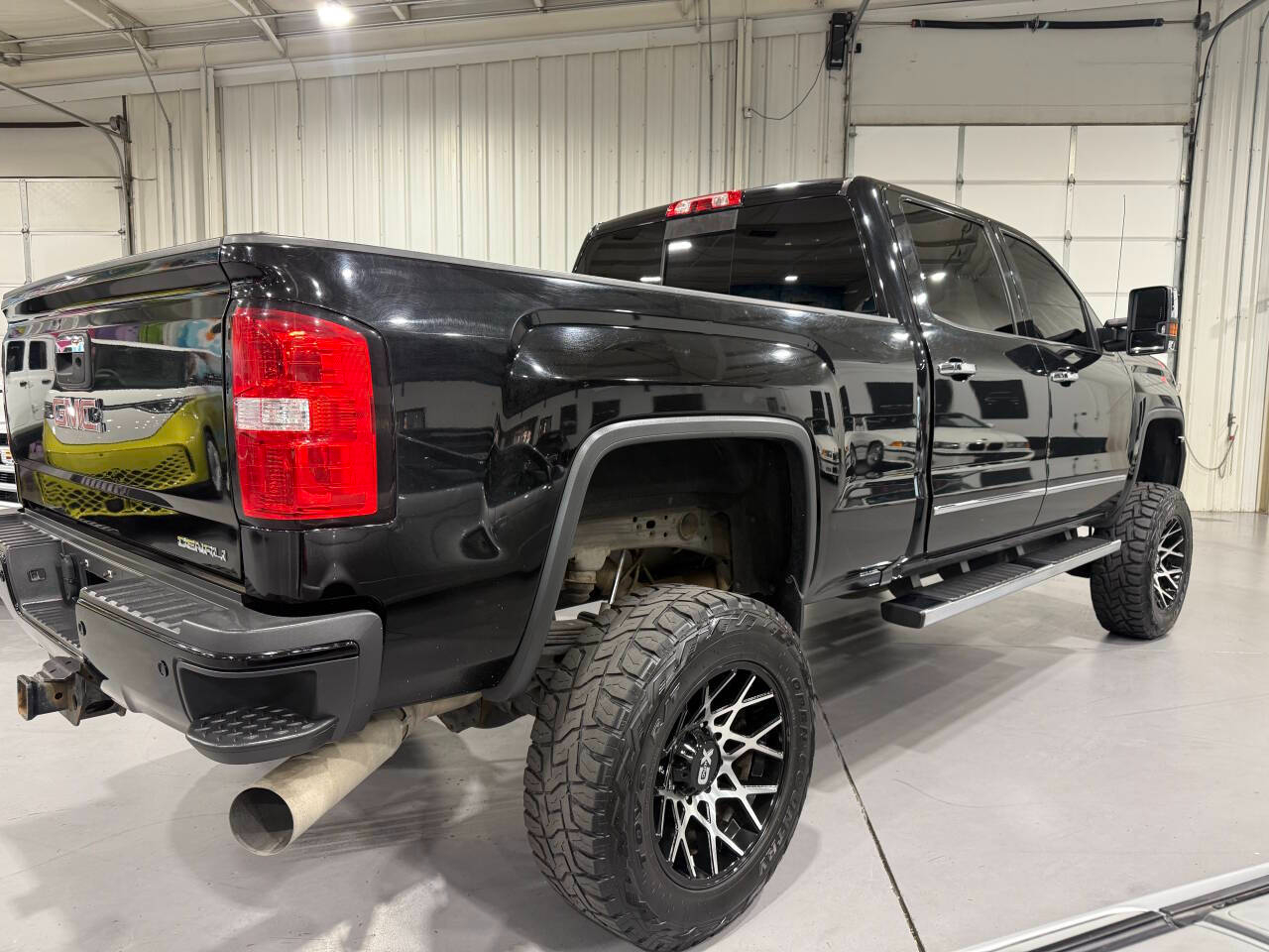 GMC Sierra 2500HD Denali Crew Cab 4WD 2016