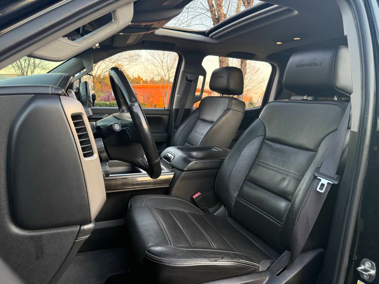 GMC Sierra 2500HD Denali Crew Cab 4WD 2016