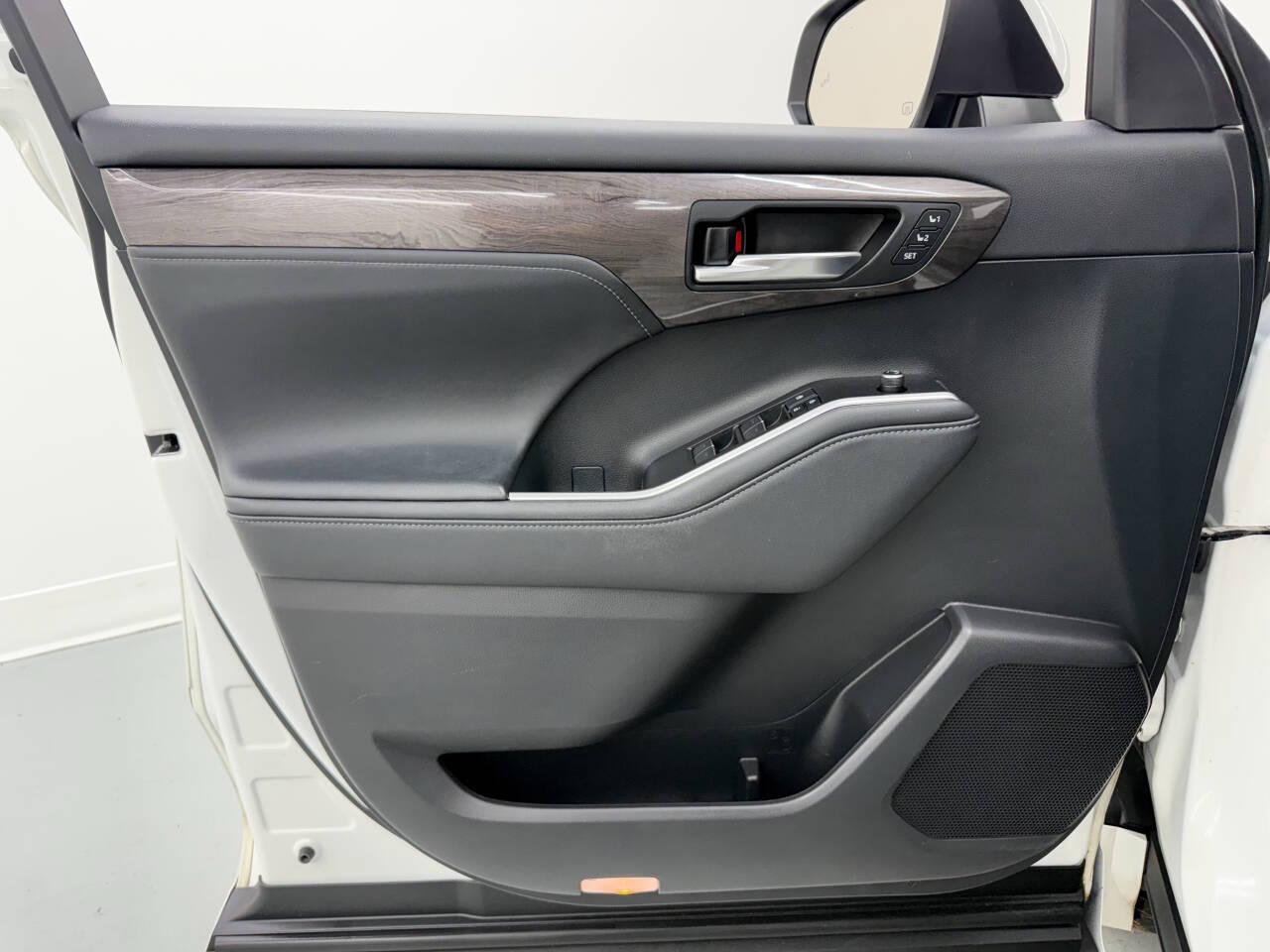 Toyota Highlander Limited AWD V6 2021